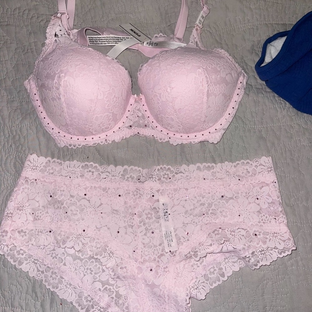 Victoria's Secret Light Pink Lace Push-Up Bra and Lace Boyshorts Set